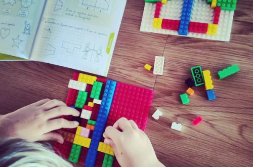 la symétrie avec des legos.